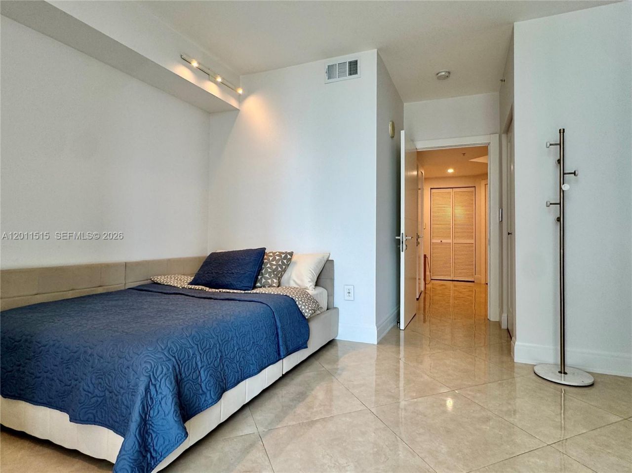 17555 Atlantic Blvd, Unit UPH7, Sunny Isles Beach, FL 33160 Photo