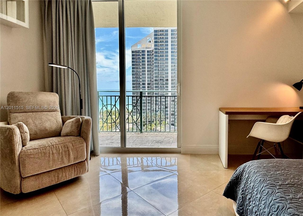 17555 Atlantic Blvd, Unit UPH7, Sunny Isles Beach, FL 33160 Photo