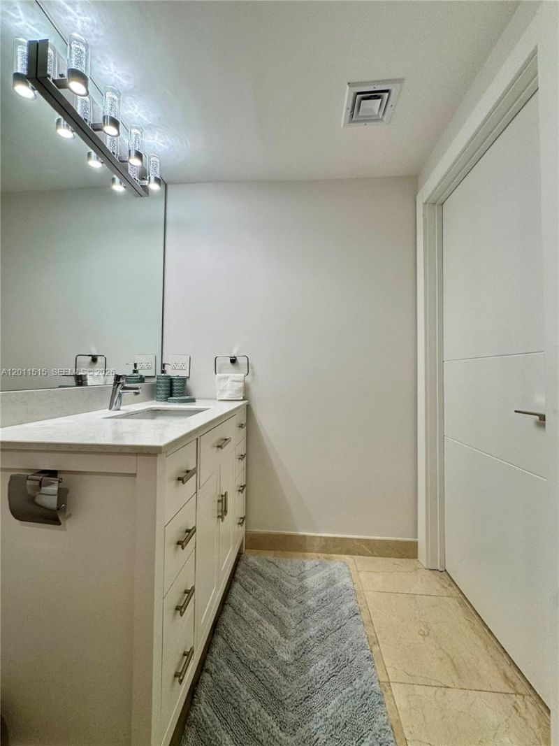 17555 Atlantic Blvd, Unit UPH7, Sunny Isles Beach, FL 33160 Photo