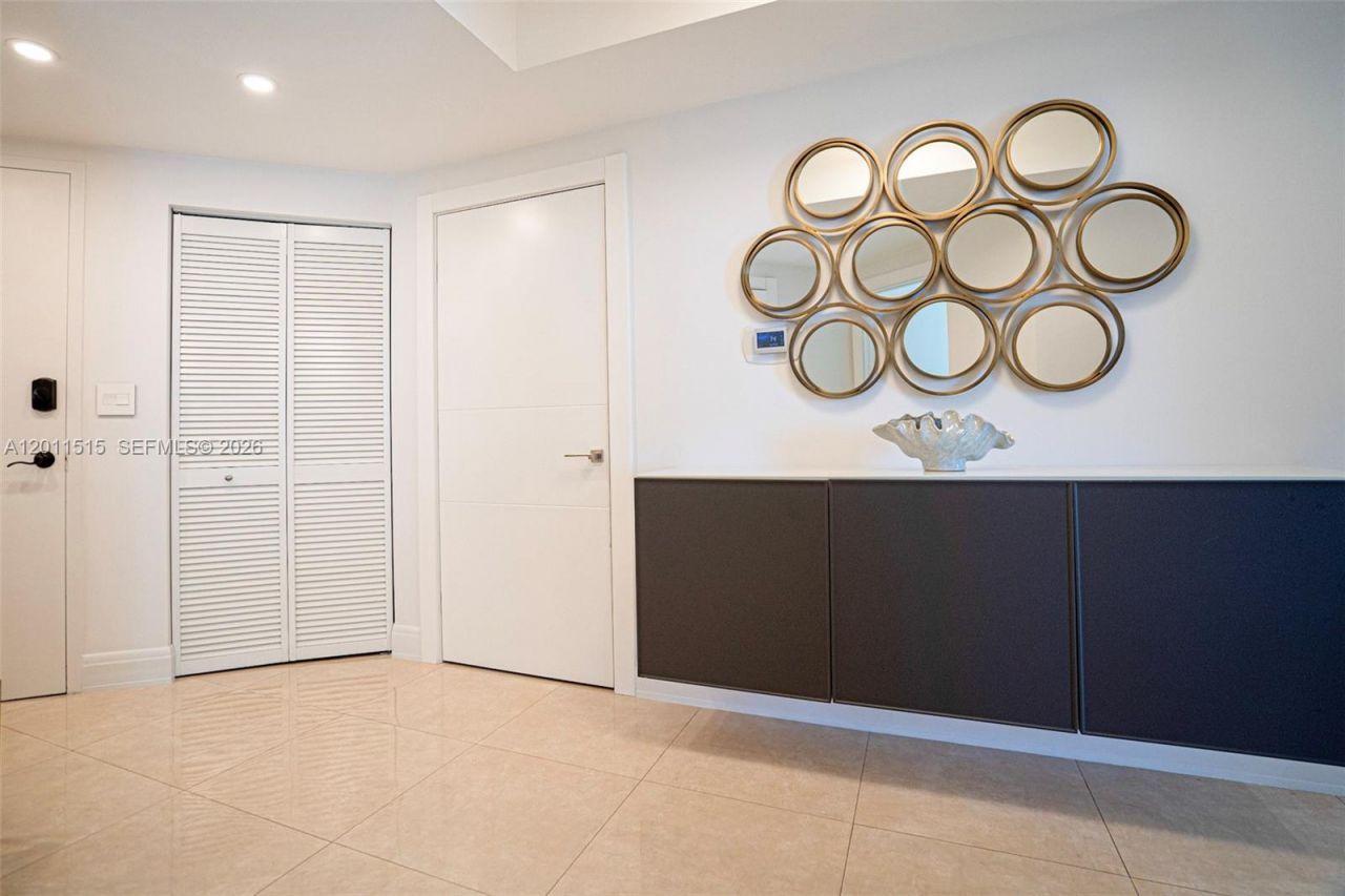 17555 Atlantic Blvd, Unit UPH7, Sunny Isles Beach, FL 33160 Photo