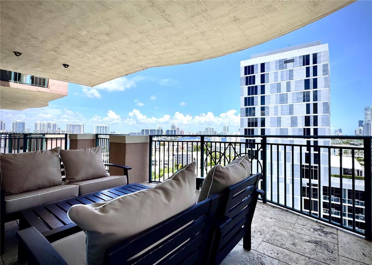 17555 Atlantic Blvd, Unit UPH7, Sunny Isles Beach, FL 33160 Photo
