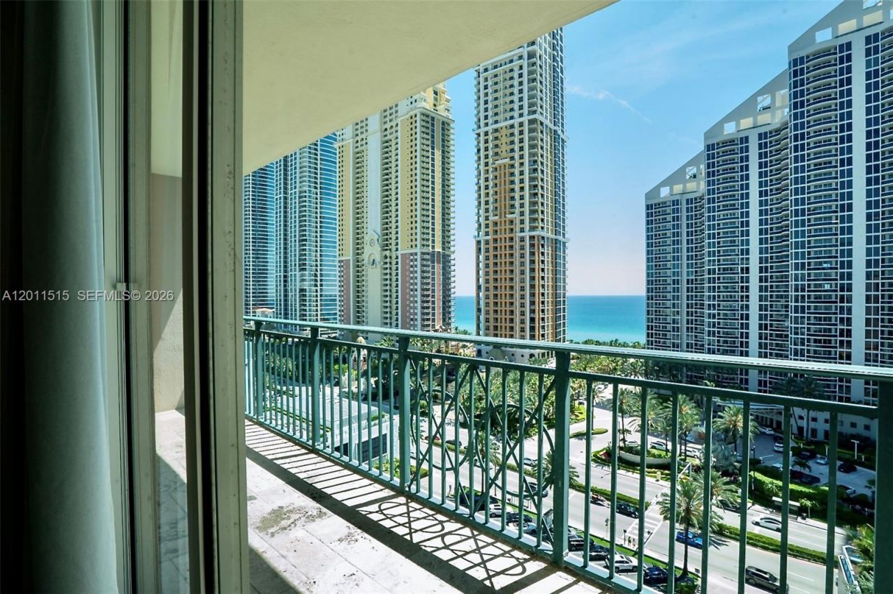 17555 Atlantic Blvd, Unit UPH7, Sunny Isles Beach, FL 33160 Photo