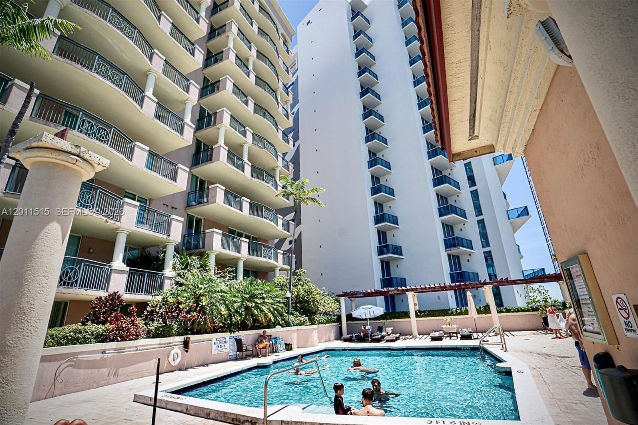 17555 Atlantic Blvd, Unit UPH7, Sunny Isles Beach, FL 33160 Photo