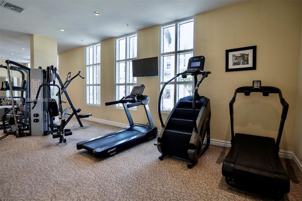 17555 Atlantic Blvd, Unit UPH7, Sunny Isles Beach, FL 33160 Photo