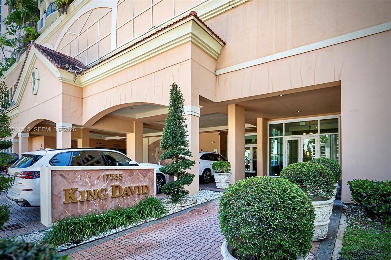 17555 Atlantic Blvd, Unit UPH7, Sunny Isles Beach, FL 33160 Photo