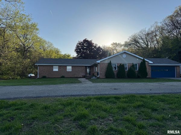 1928 N State Route 100 Highway, Astoria, IL 61501