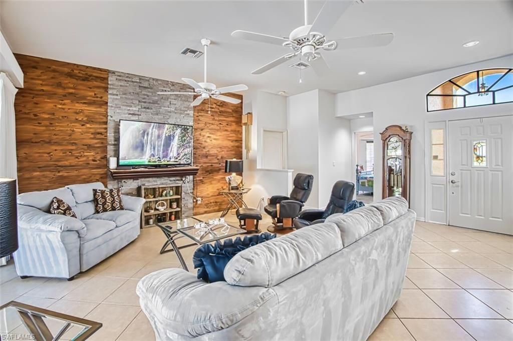 20612 Charing Cross Cir, Estero, FL 33928 Photo