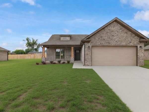 335 Knight Dr, Tuscumbia, AL 35674