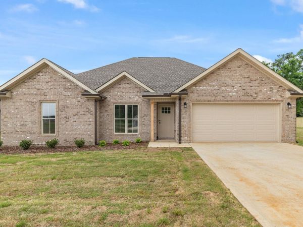 355 Knight Dr, Tuscumbia, AL 35674