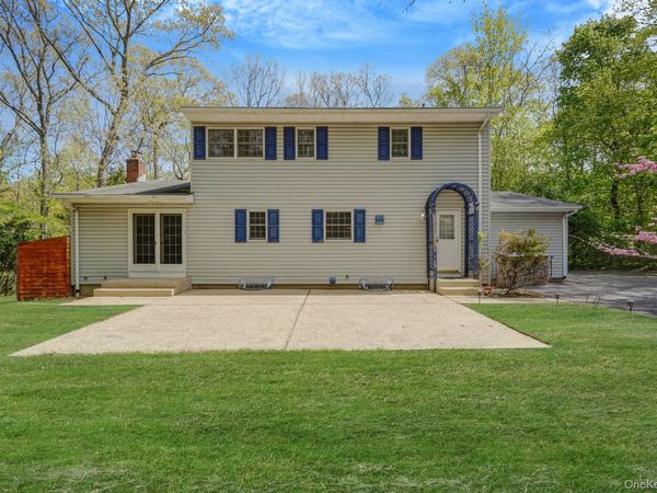 214 Landing Avenue , Smithtown, NY 11787