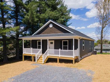 342 W FAIRFAX AVE, ELKTON, VA 22827