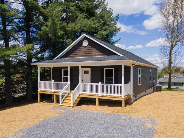 342 W FAIRFAX AVE, ELKTON, VA 22827