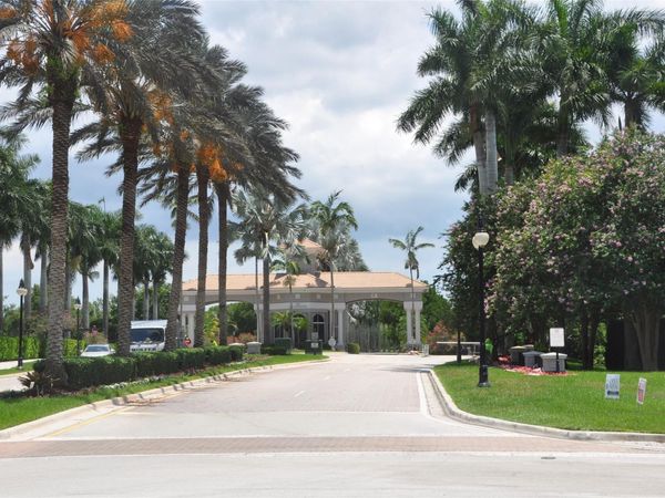 19496 S Whitewater Avenue, Weston, FL 33332