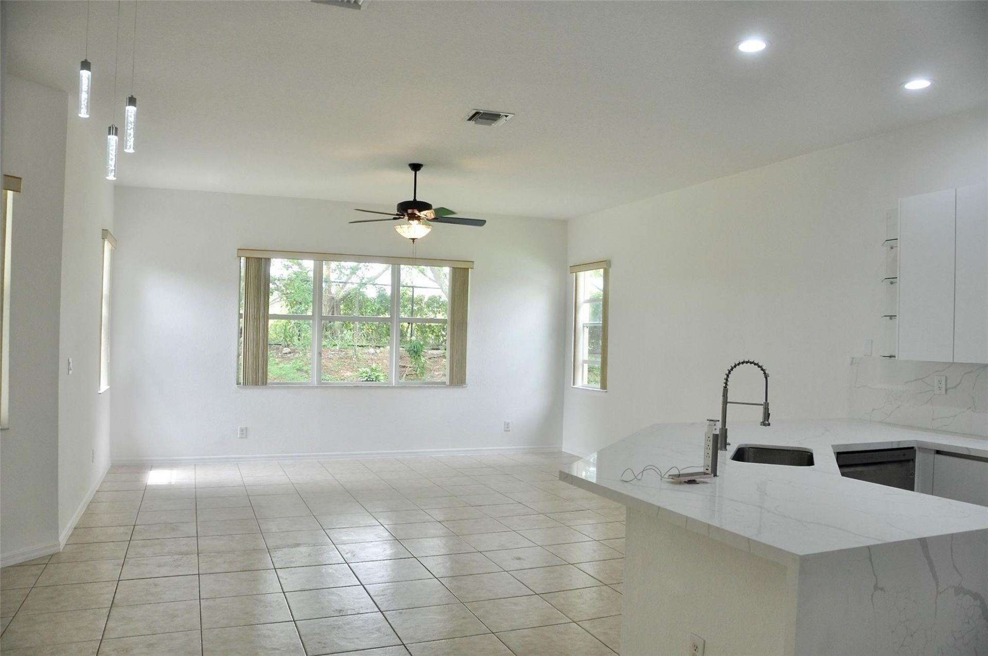 19496 S Whitewater Avenue, Weston, FL 33332 Photo