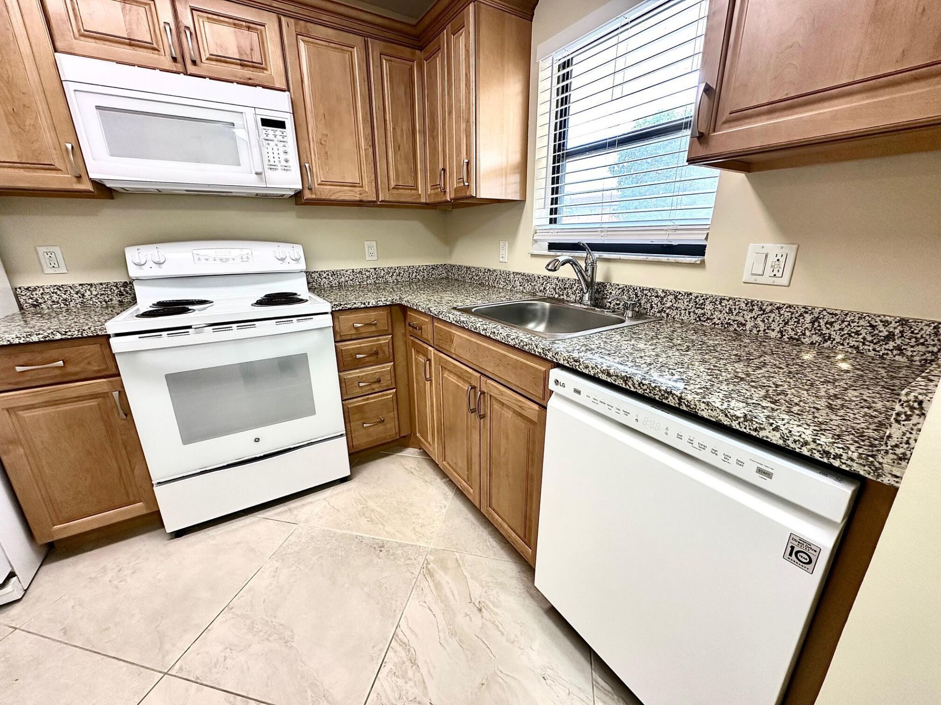 21904 Lake Forest Circle, Unit 101, Boca Raton, FL 33433 Photo
