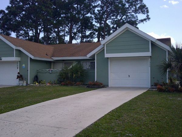 1350 SE La Haven Court, Port St. Lucie, FL 34952