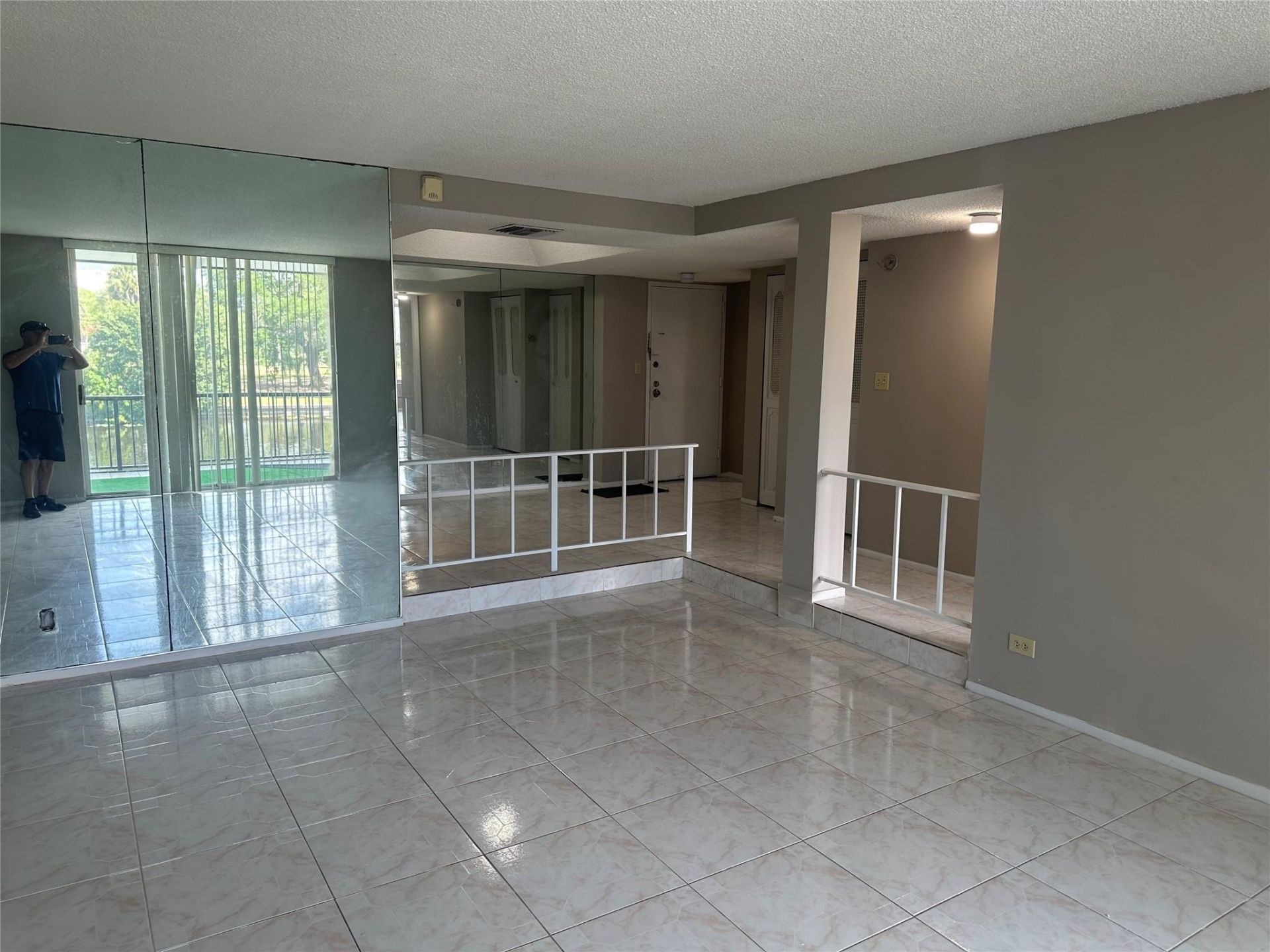 3740 Inverrary Drive, Unit 2d, Lauderhill, FL 33319 Photo