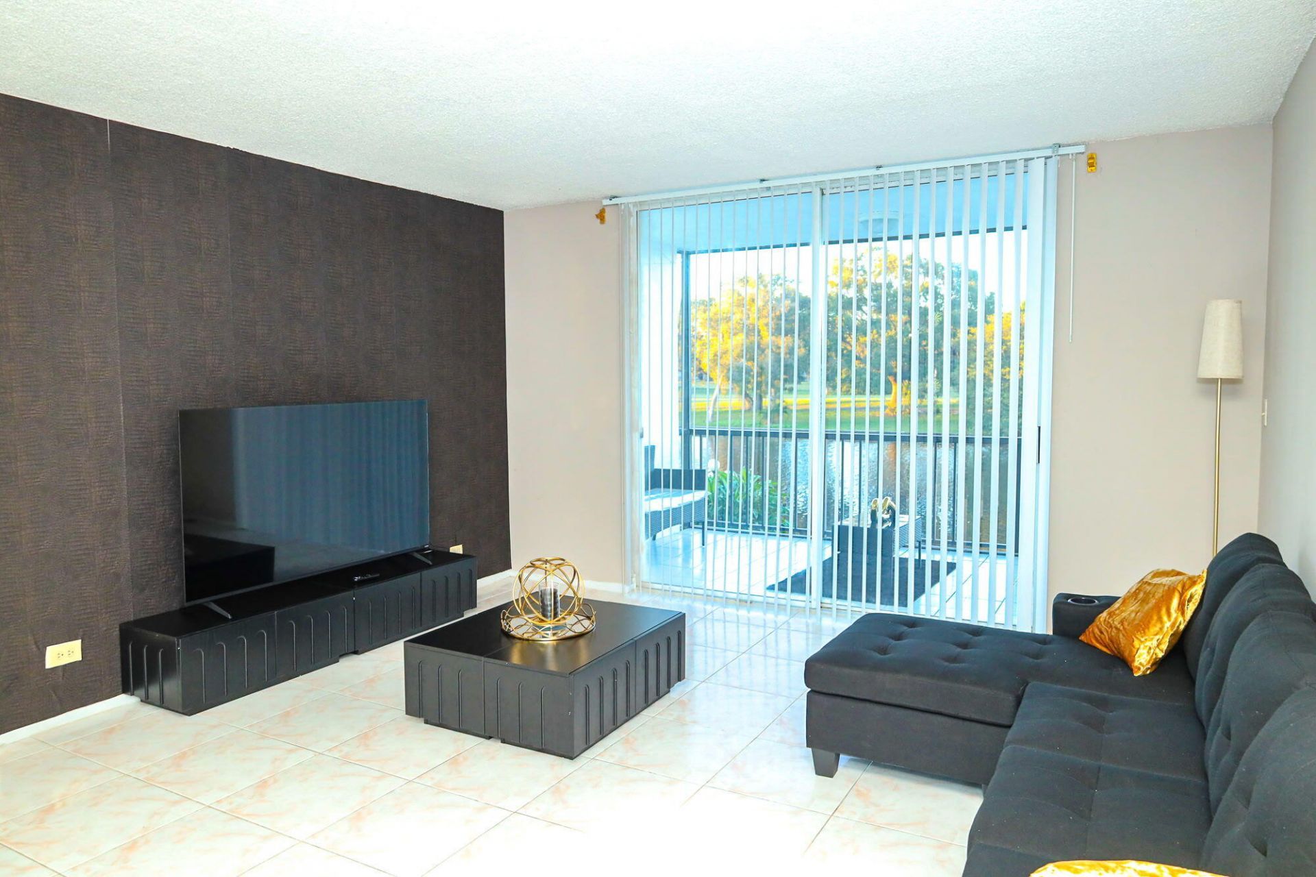 3740 Inverrary Drive, Unit 2d, Lauderhill, FL 33319 Photo