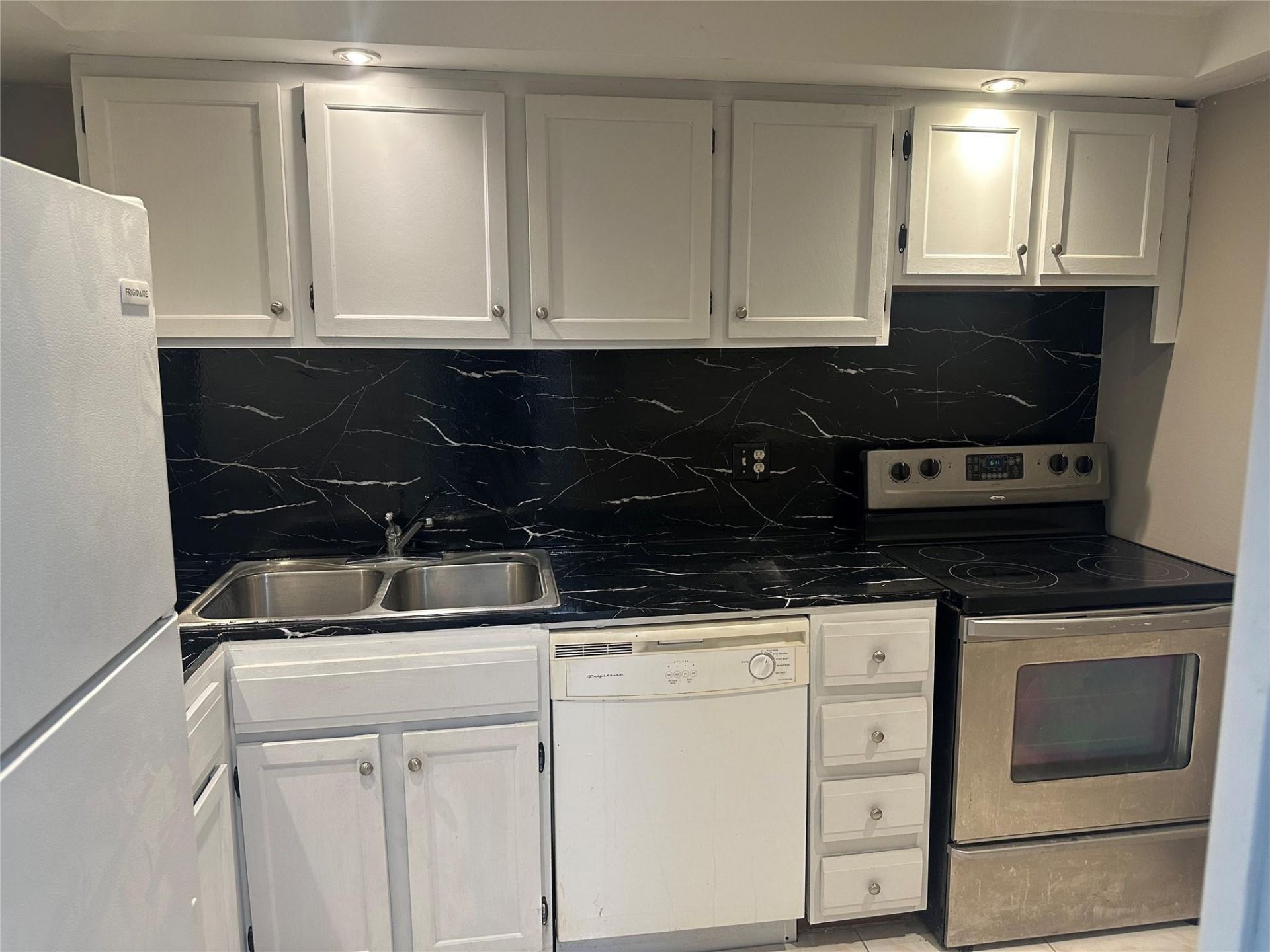 3740 Inverrary Drive, Unit 2d, Lauderhill, FL 33319 Photo