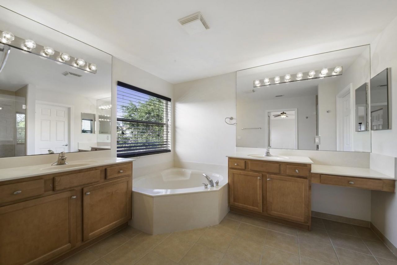 8895 Chestnut Ridge Way, Boynton Beach, FL 33473 Photo