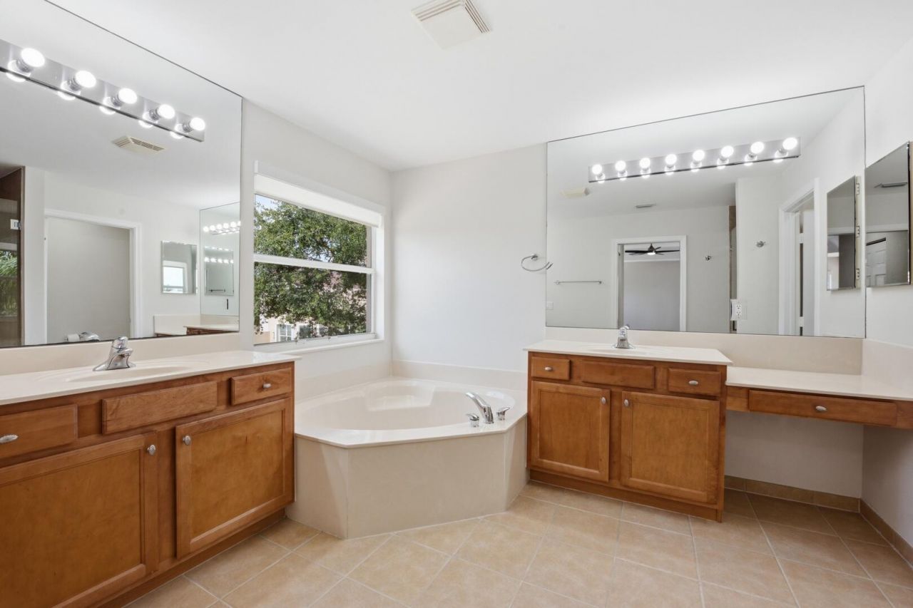 8895 Chestnut Ridge Way, Boynton Beach, FL 33473 Photo