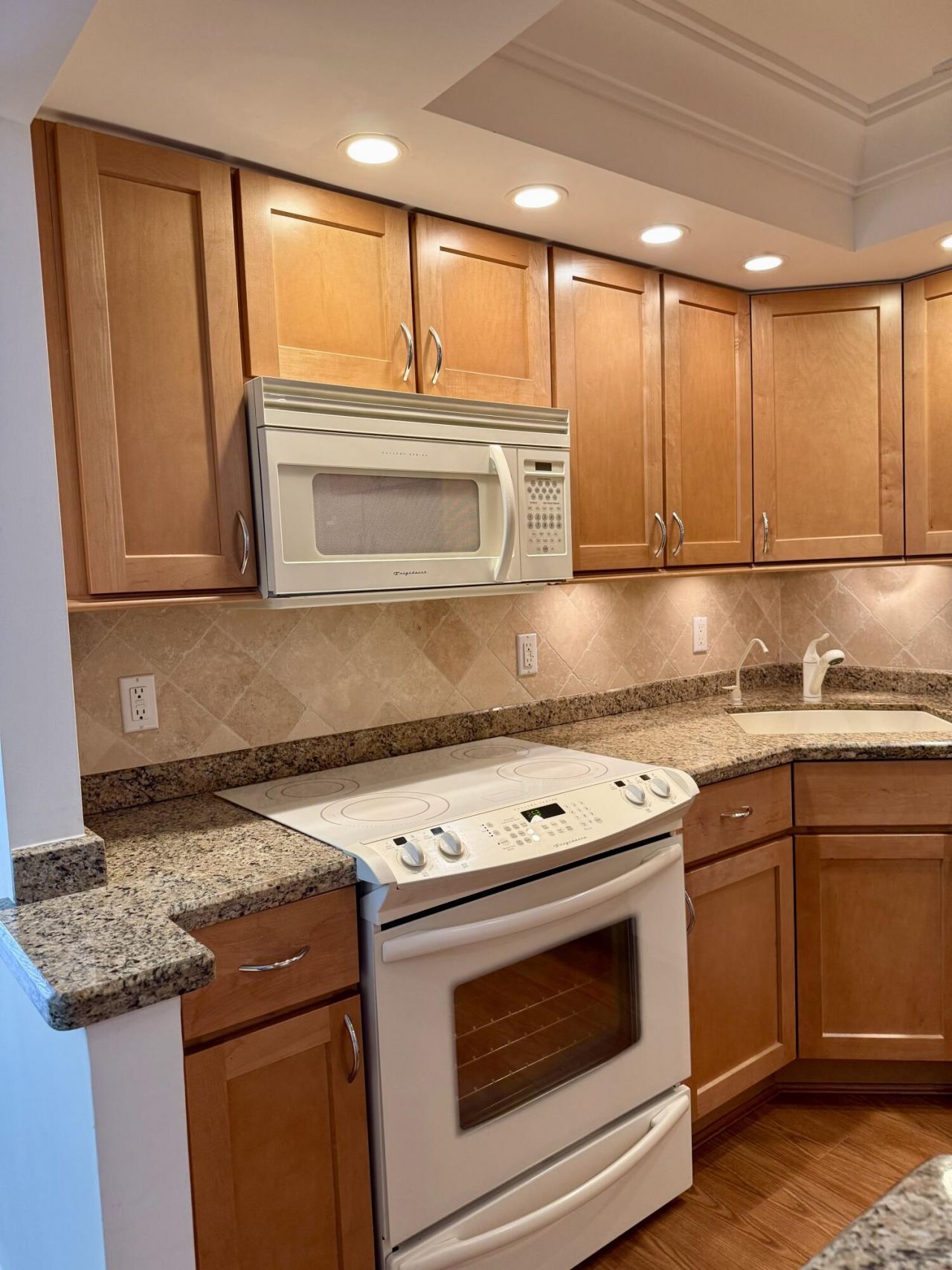 101 Briny Avenue, Unit 906, Pompano Beach, FL 33062 Photo