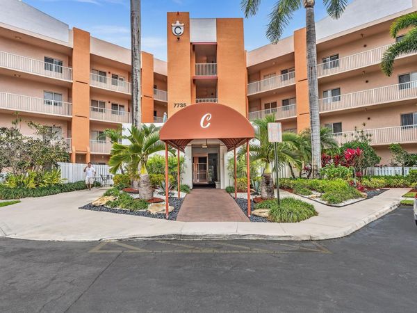 7735 Yardley Drive, Unit 406, Tamarac, FL 33321