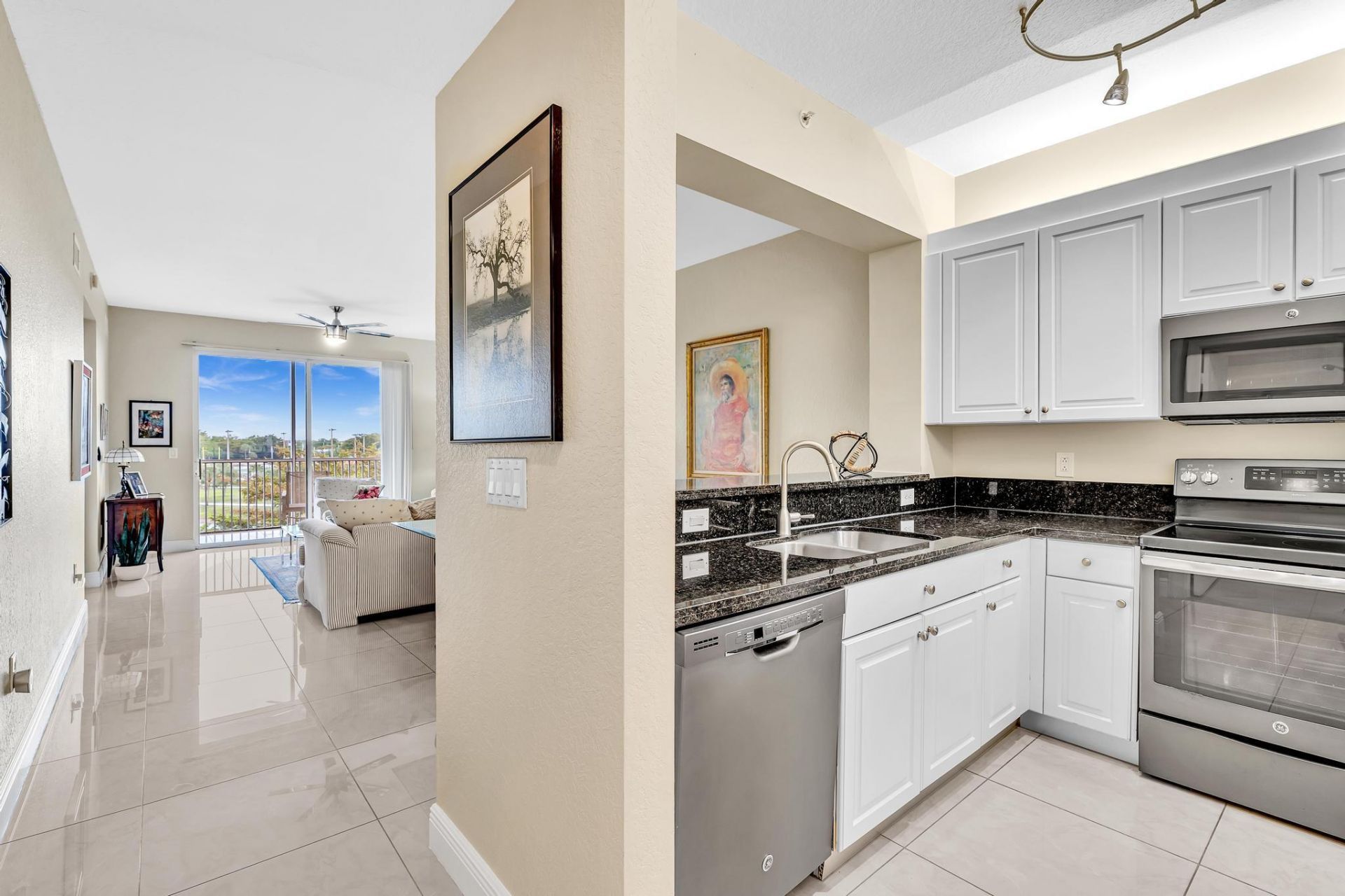 7735 Yardley Drive, Unit 406, Tamarac, FL 33321 Photo