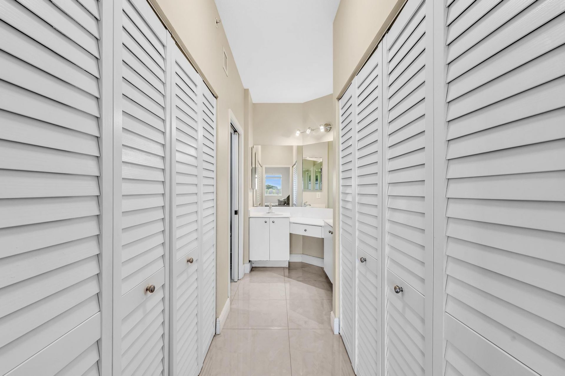 7735 Yardley Drive, Unit 406, Tamarac, FL 33321 Photo