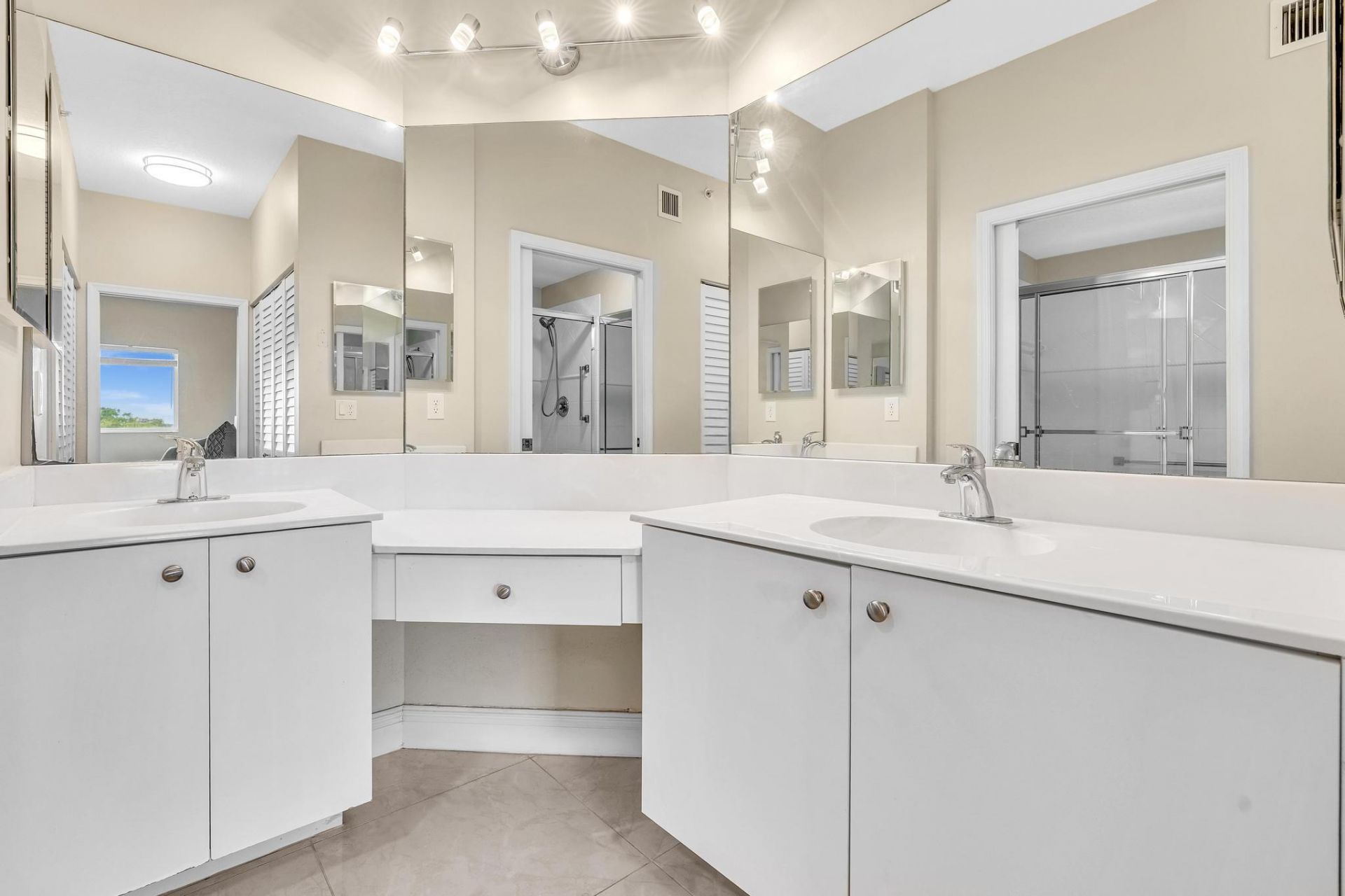 7735 Yardley Drive, Unit 406, Tamarac, FL 33321 Photo