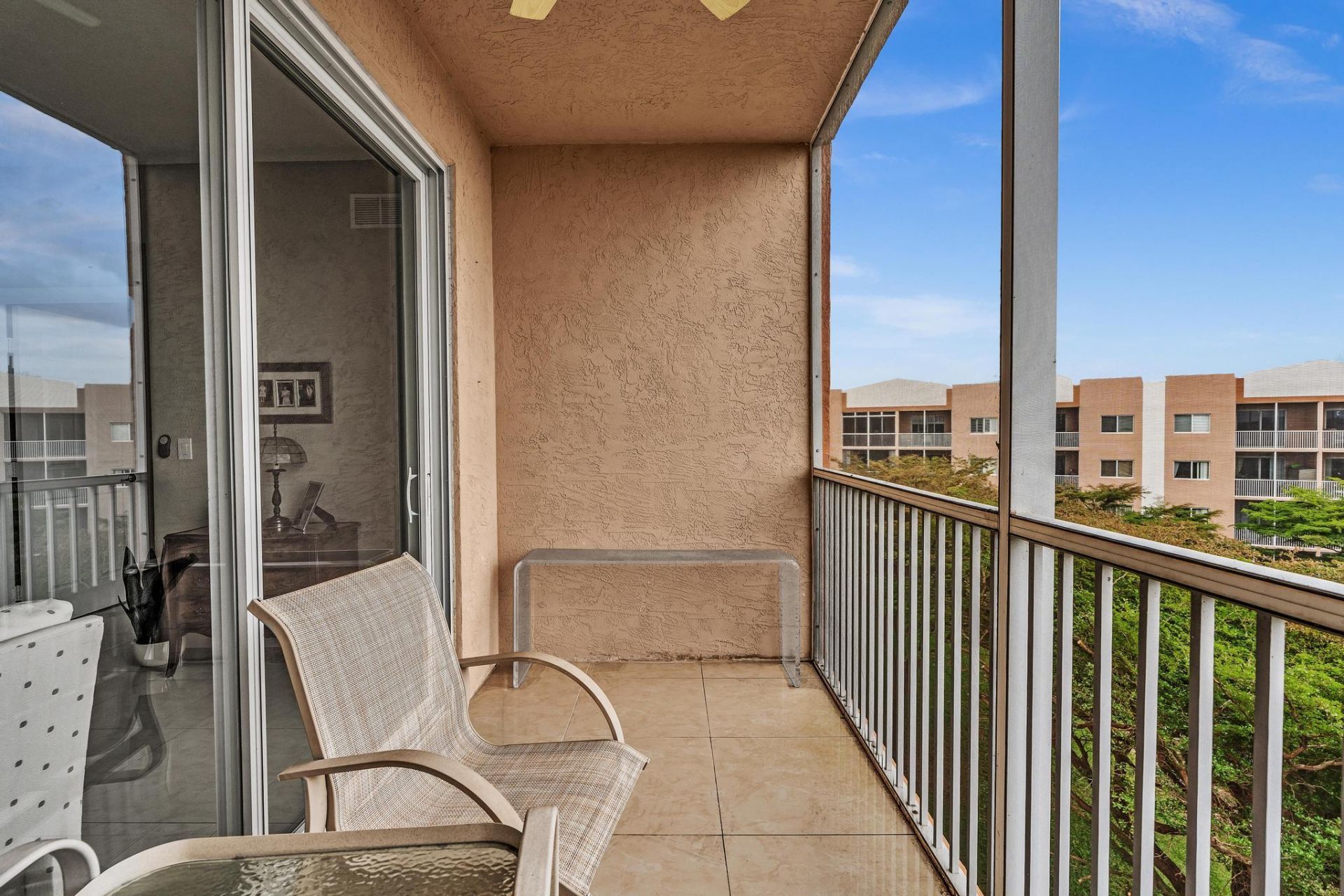 7735 Yardley Drive, Unit 406, Tamarac, FL 33321 Photo