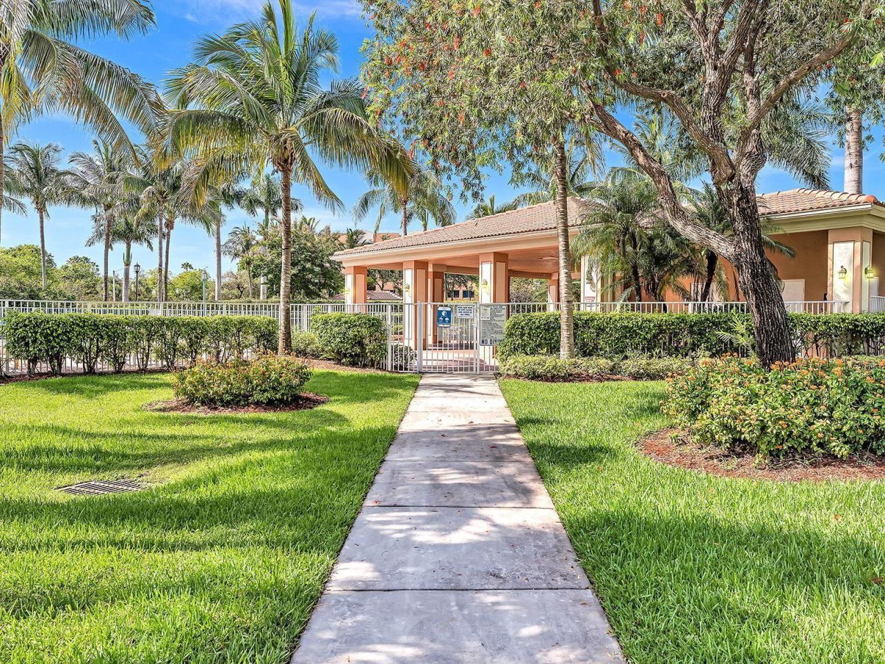7735 Yardley Drive, Unit 406, Tamarac, FL 33321 Photo