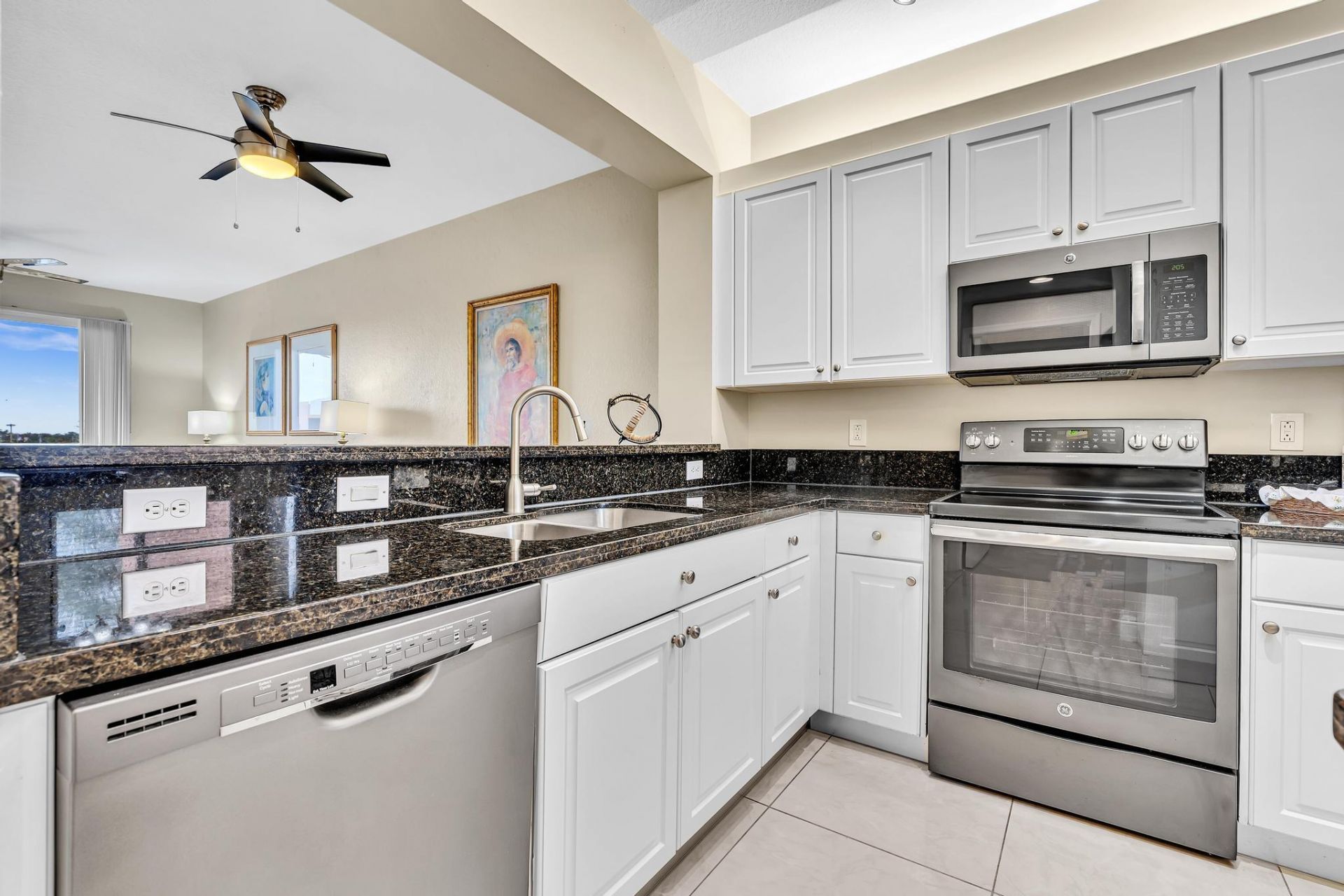 7735 Yardley Drive, Unit 406, Tamarac, FL 33321 Photo