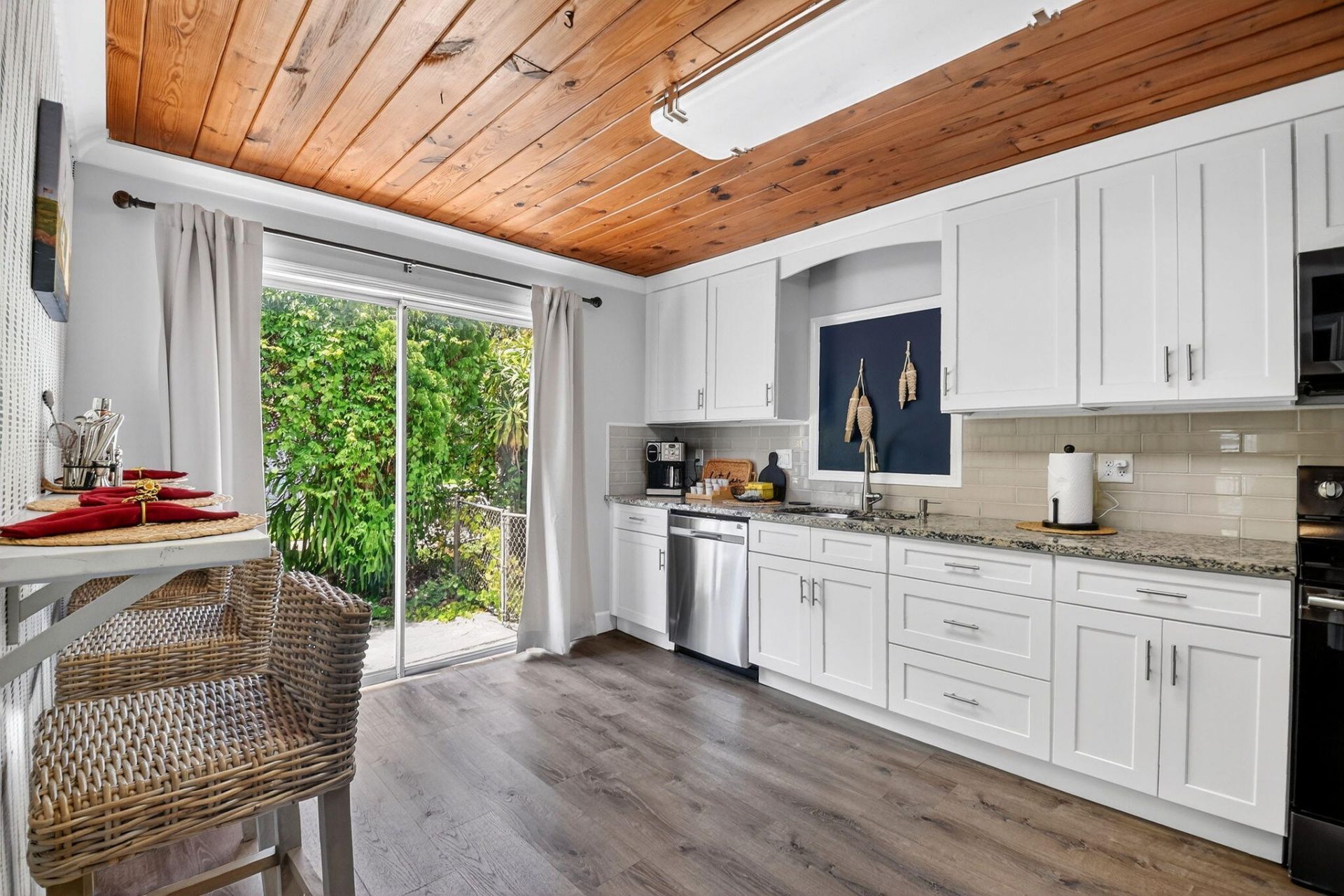 1123 Oak Street, West Palm Beach, FL 33405 Photo