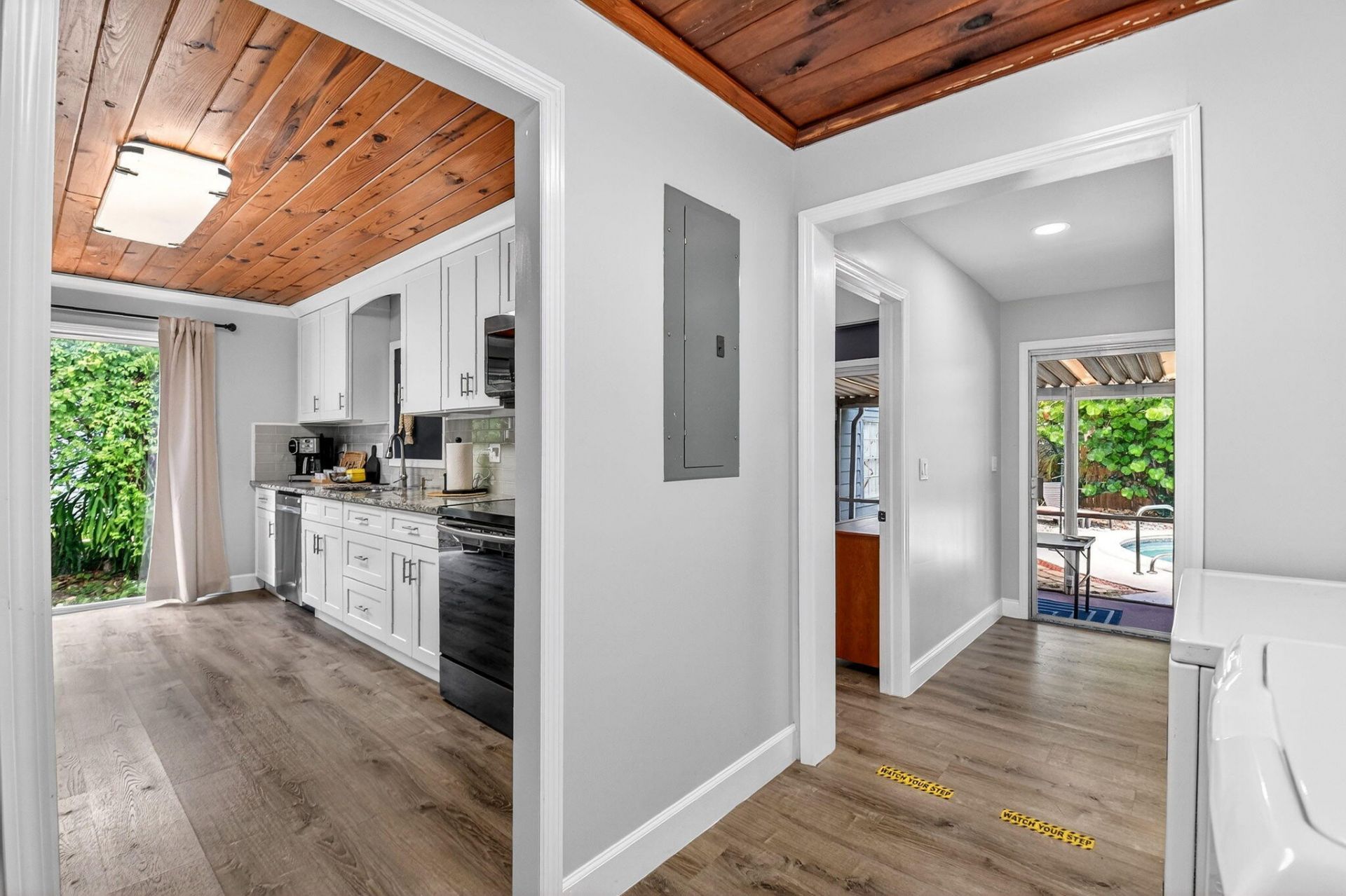 1123 Oak Street, West Palm Beach, FL 33405 Photo