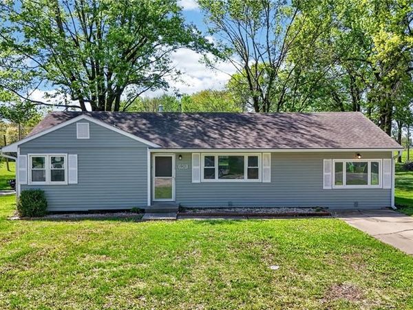 1901 Crestwood Drive, Harrisonville, MO 64701