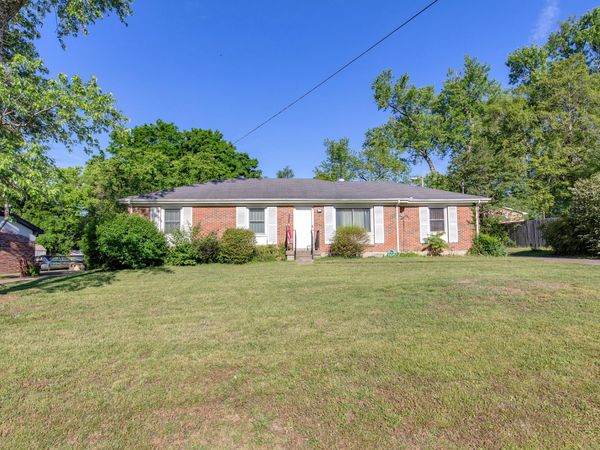 102 Trucord Dr , Hendersonville, TN 37075