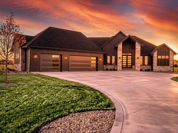 N67W34857 Ireland Dr, Oconomowoc, WI 53066