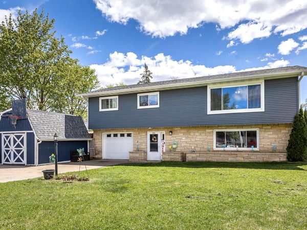 500 Willow St, Onalaska, WI 54650