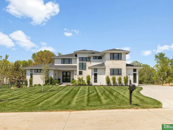 6630 Pawnee Circle, Omaha, NE 68152