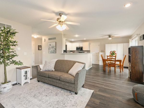 1823 NW Prairie Lakes Drive, Ankeny, IA 50023