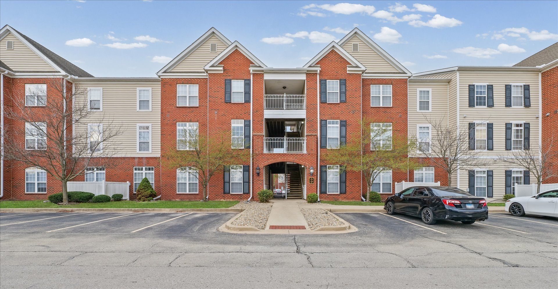 1901 N Lincoln Avenue , Unit 105, Urbana, IL 61801 Main Photo