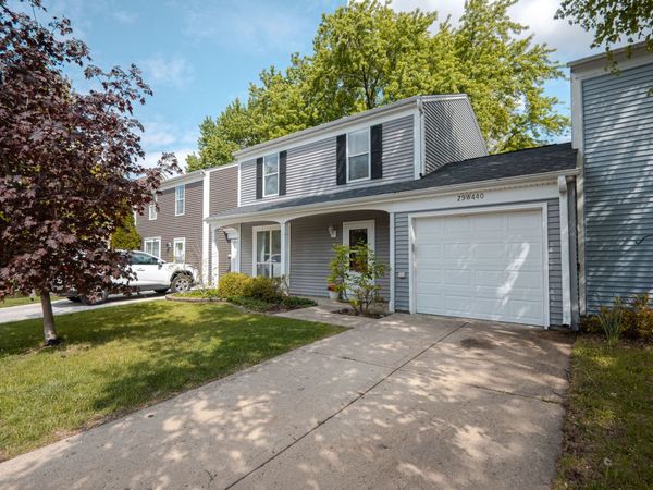 29W440 Candlewood Lane , Warrenville, IL 60555