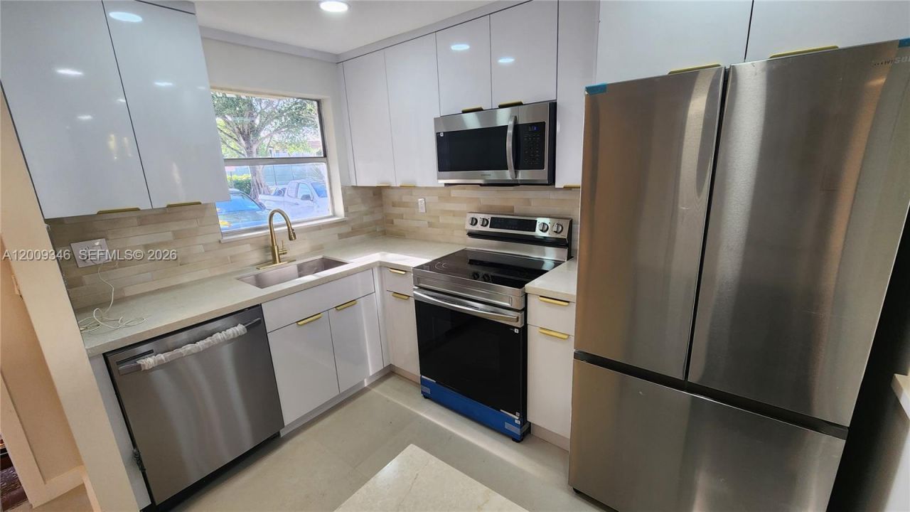 2711 N Pine Island Rd , Unit 112, Sunrise, FL 33322 Photo