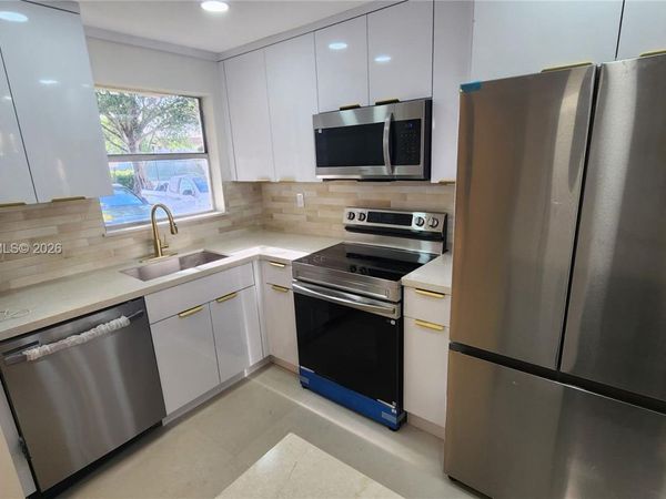 2711 N Pine Island Rd , Unit 112, Sunrise, FL 33322