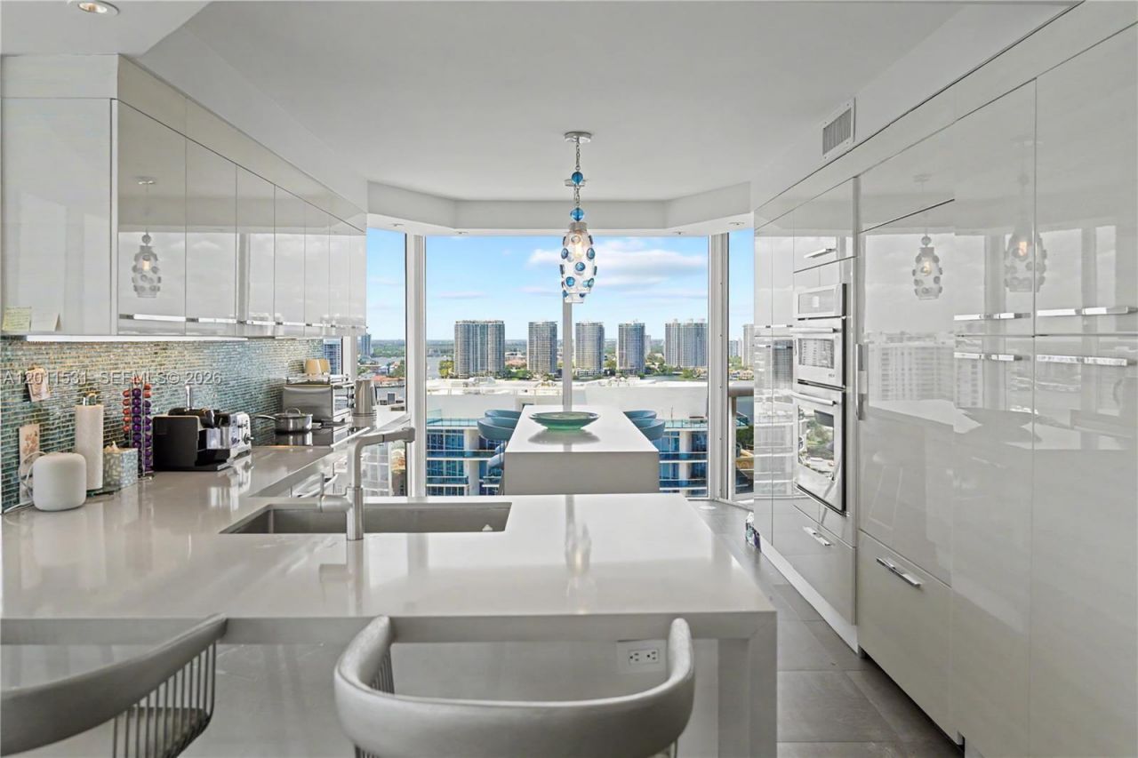 17555 Collins Ave, Unit 2501, Sunny Isles Beach, FL 33160 Photo