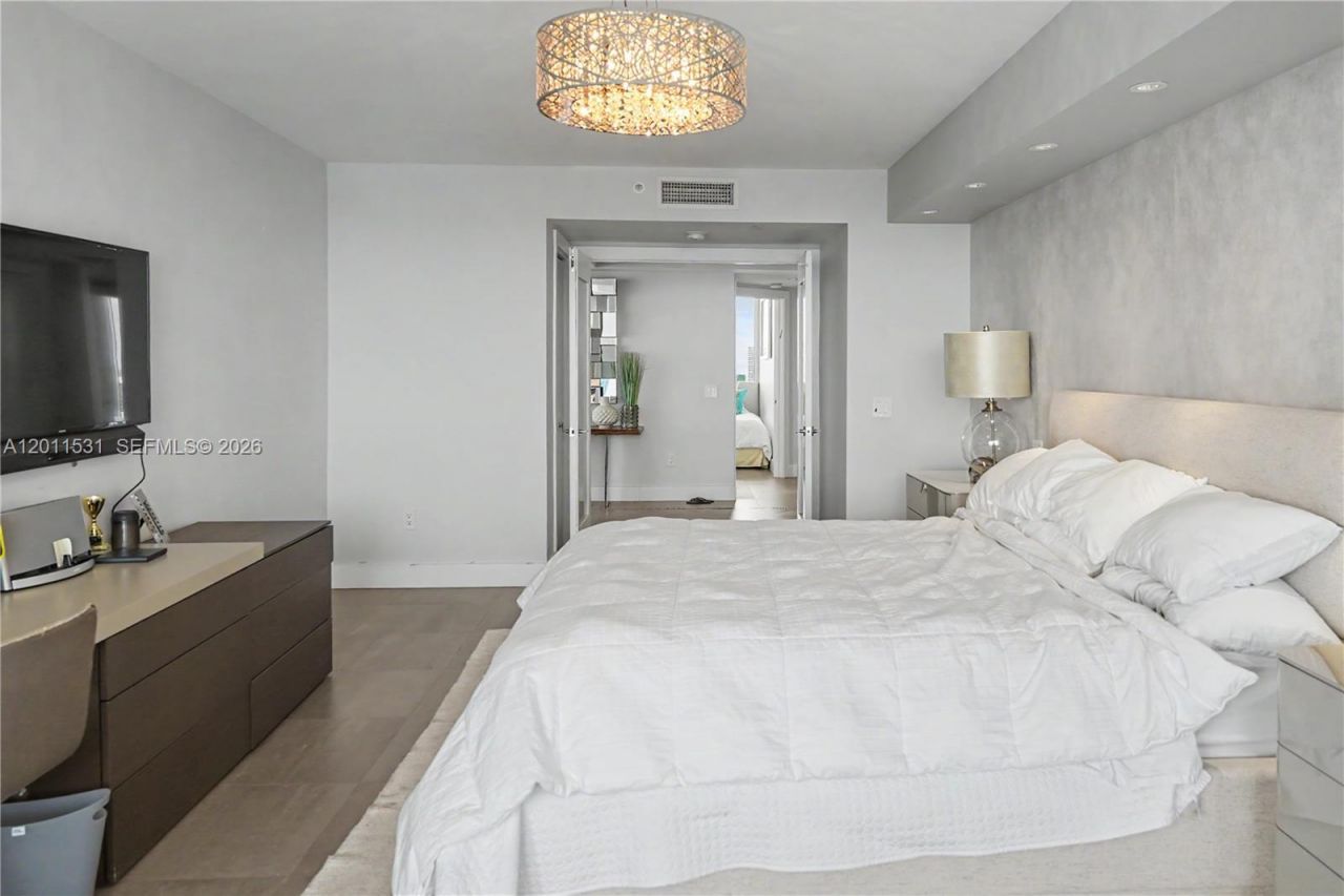17555 Collins Ave, Unit 2501, Sunny Isles Beach, FL 33160 Photo