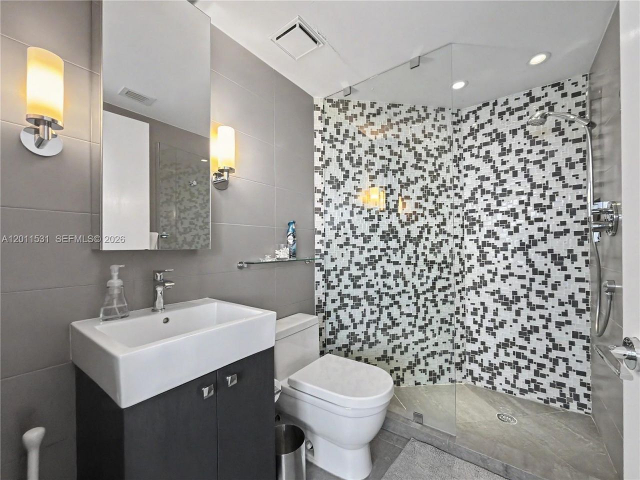 17555 Collins Ave, Unit 2501, Sunny Isles Beach, FL 33160 Photo