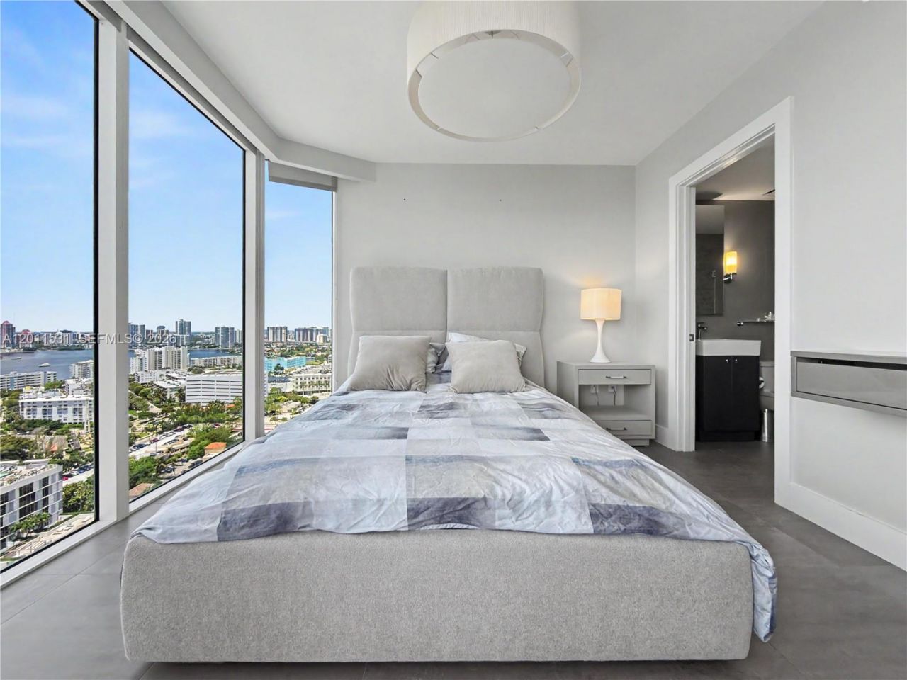 17555 Collins Ave, Unit 2501, Sunny Isles Beach, FL 33160 Photo