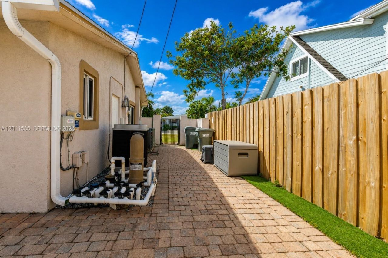 1660 NE 25th Ave, Pompano Beach, FL 33062 Photo